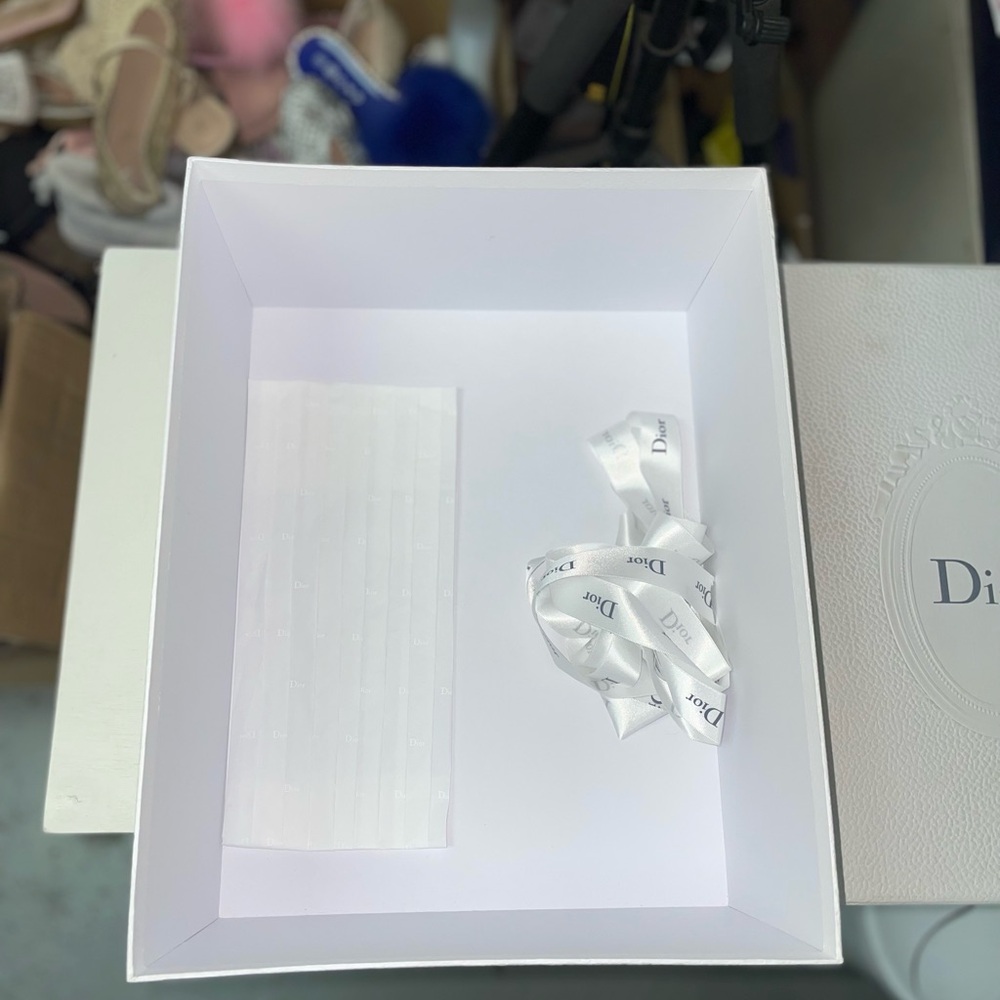 Dior Ivory Embossed Gift Box - Picture 7 of 8